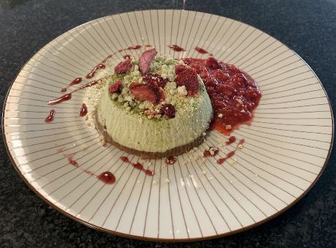 Plat: Tiramisú de te matxa amb textures de gerds