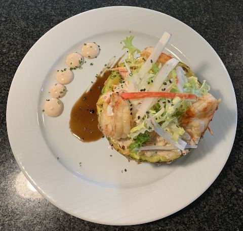 Plat: Niu de pinya amb gambes